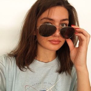 BLACK AVIATOR SUNGLASSES WITH SILVER DETAILING